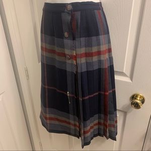 Vintage “Surrey Canada” pleated midi skirt/kilt 100% virgin wool. Xs